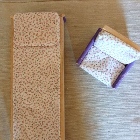 2003 Geoffrey Wooden Dollhouse Furniture Bed Chair Set 1:6 Scale Sturdy - Picture 3 of 3